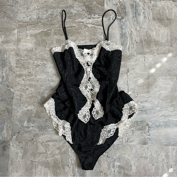 delicates Other - Delicates vintage 2 piece intimates lingerie